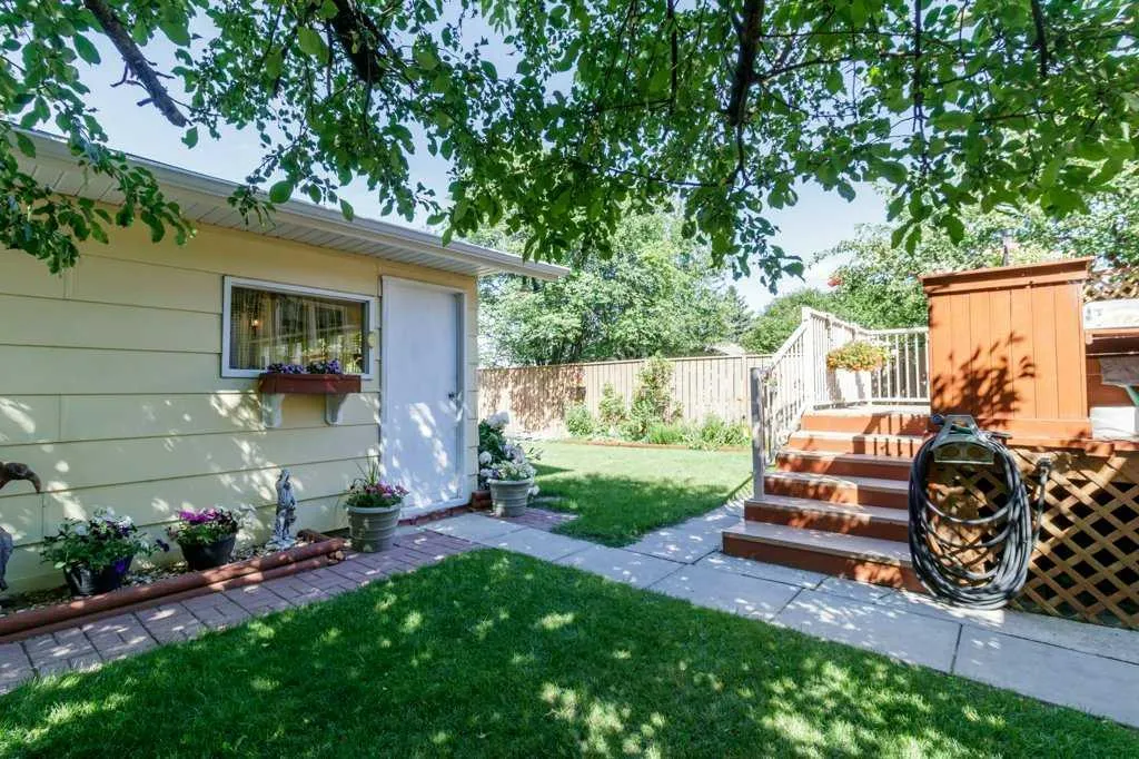 80 Oliver Street Red Deer AB T4P 1V6