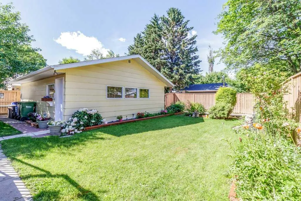 80 Oliver Street Red Deer AB T4P 1V6
