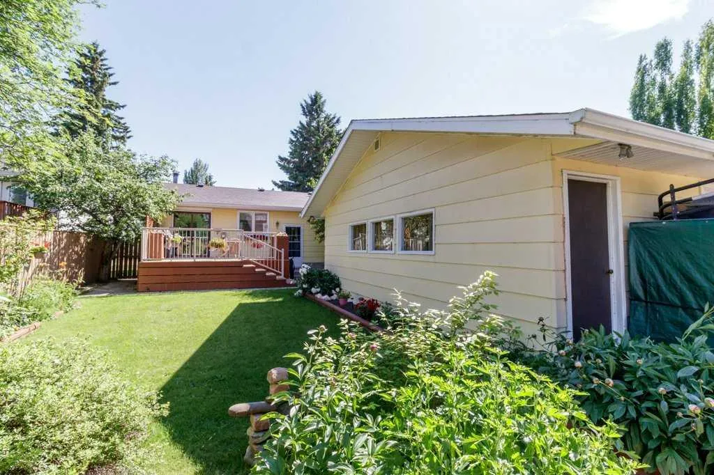 80 Oliver Street Red Deer AB T4P 1V6