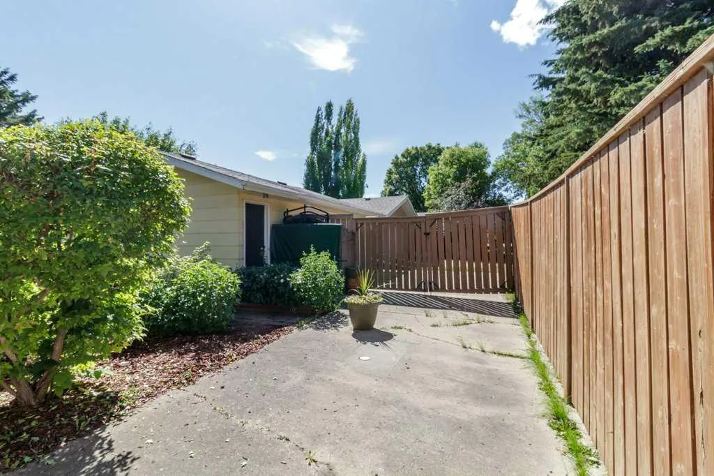 80 Oliver Street Red Deer AB T4P 1V6