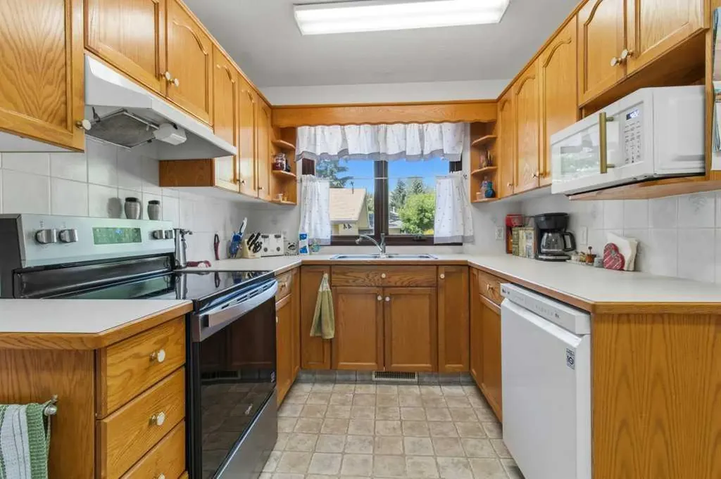 80 Oliver Street Red Deer AB T4P 1V6