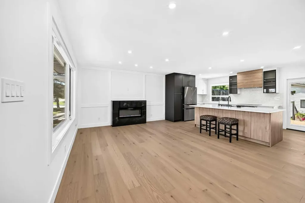 4932 8 Avenue SW Calgary AB T3C 0H3