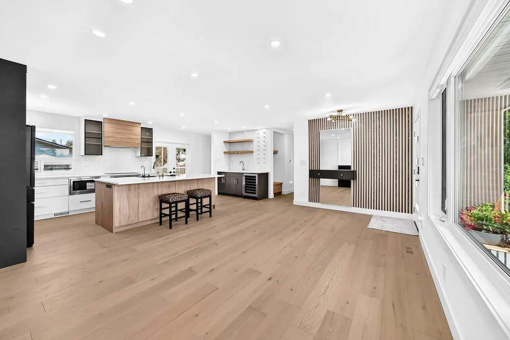4932 8 Avenue SW Calgary AB T3C 0H3