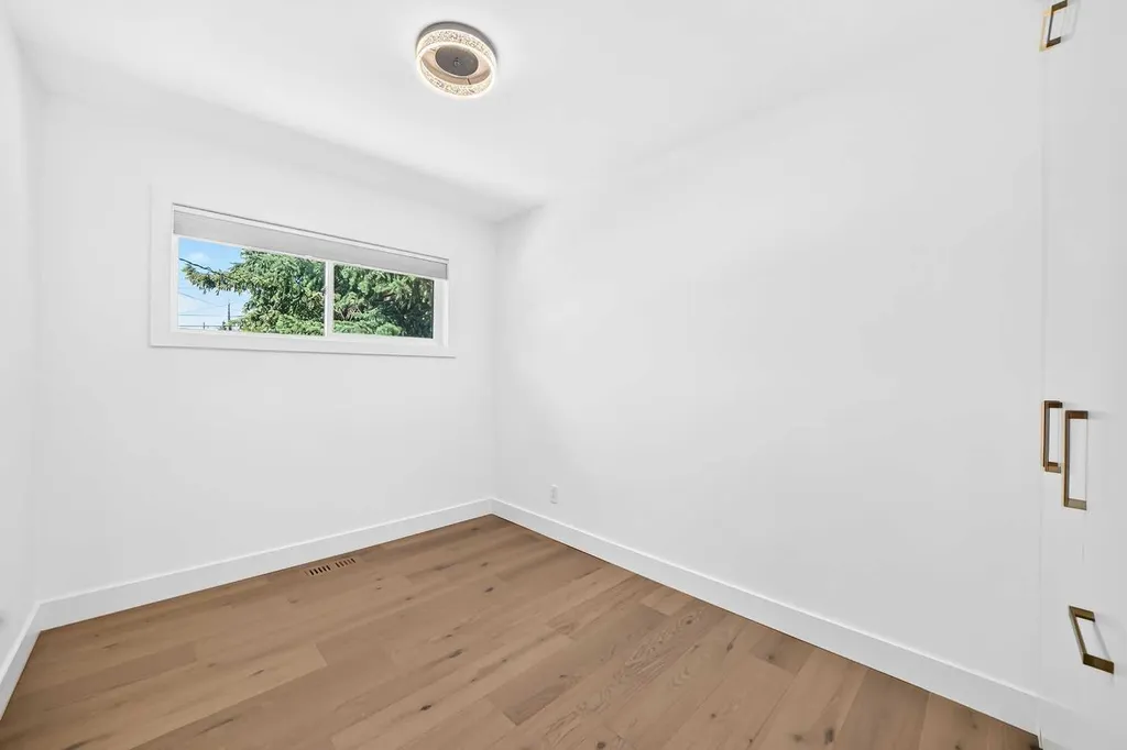 4932 8 Avenue SW Calgary AB T3C 0H3