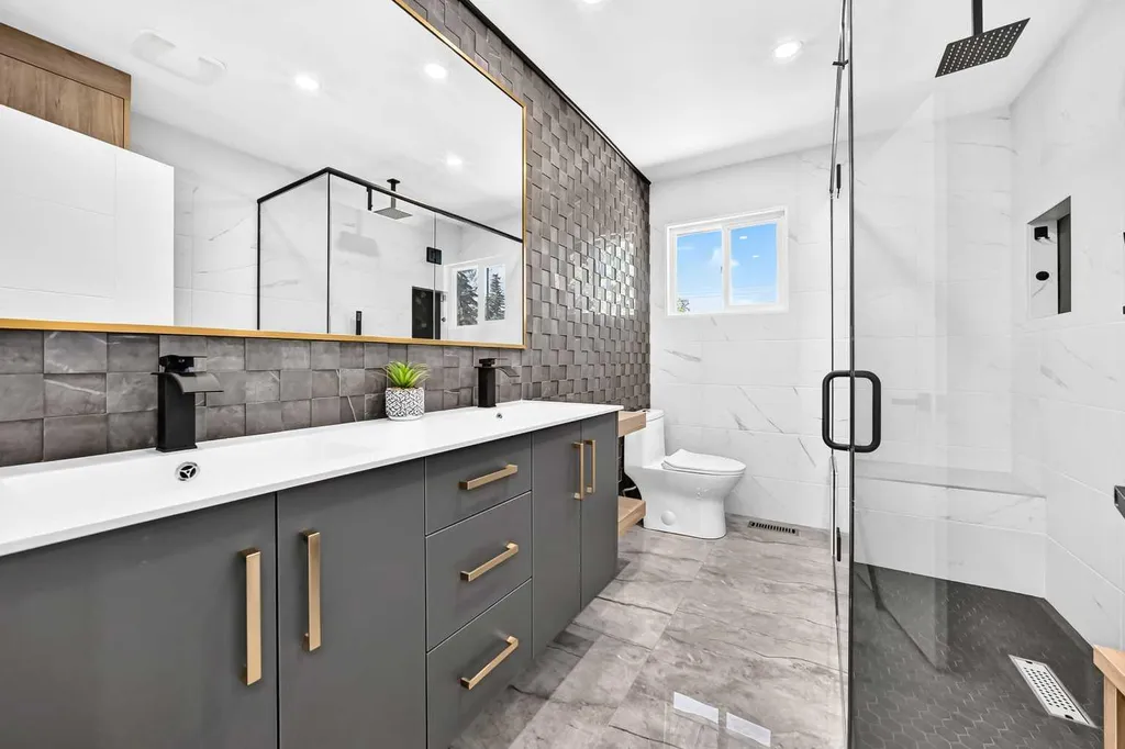 4932 8 Avenue SW Calgary AB T3C 0H3