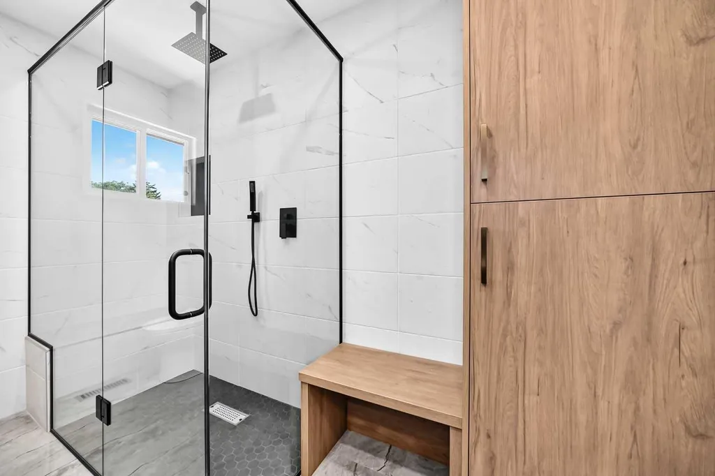 4932 8 Avenue SW Calgary AB T3C 0H3