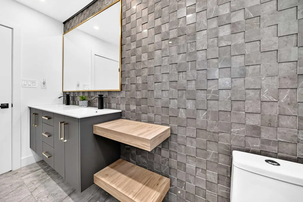 4932 8 Avenue SW Calgary AB T3C 0H3