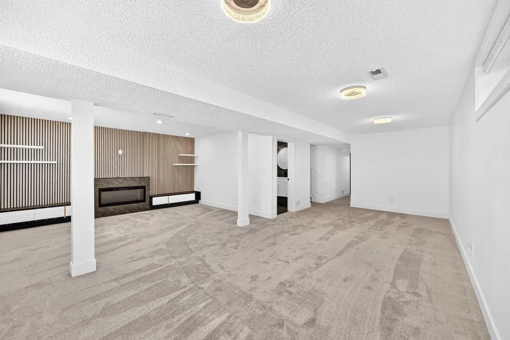 4932 8 Avenue SW Calgary AB T3C 0H3