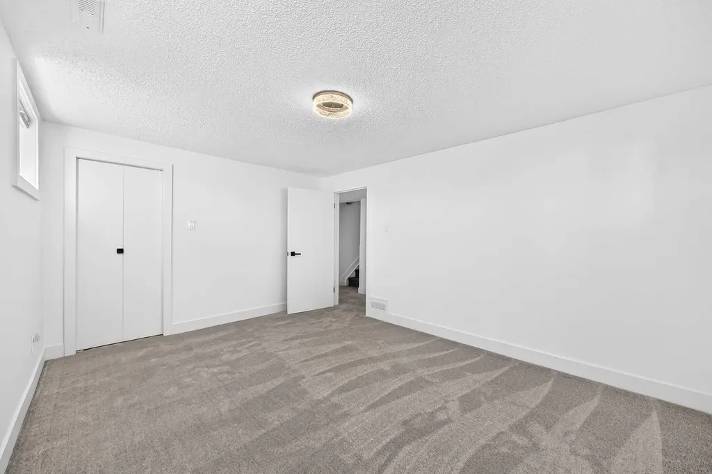 4932 8 Avenue SW Calgary AB T3C 0H3