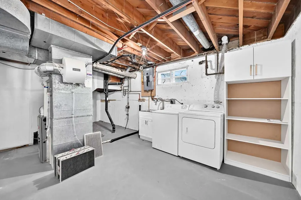 4932 8 Avenue SW Calgary AB T3C 0H3