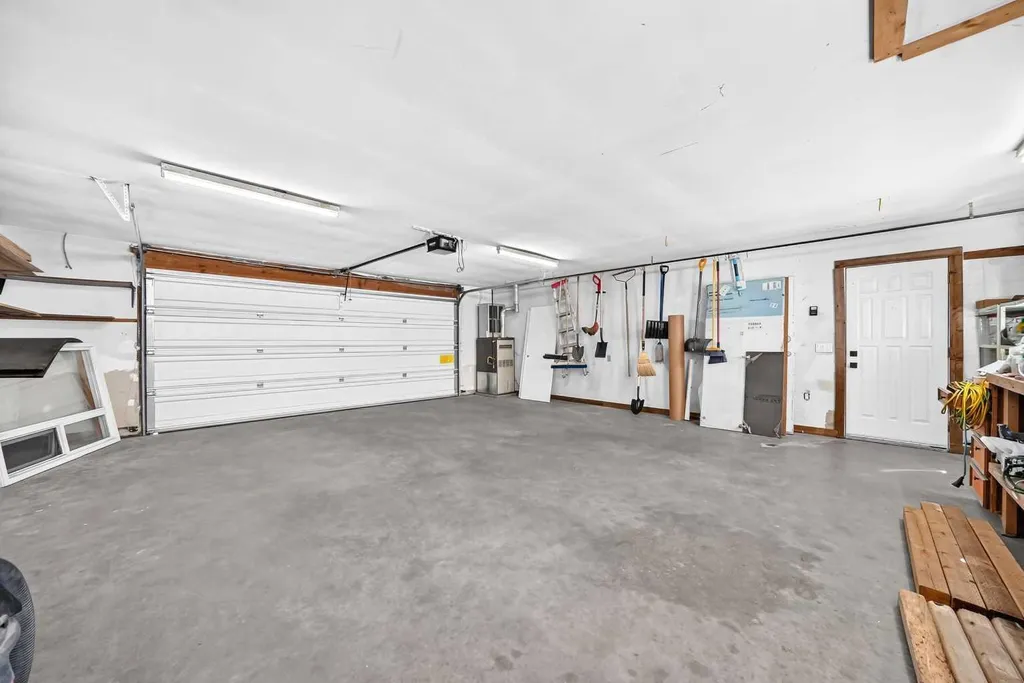 4932 8 Avenue SW Calgary AB T3C 0H3