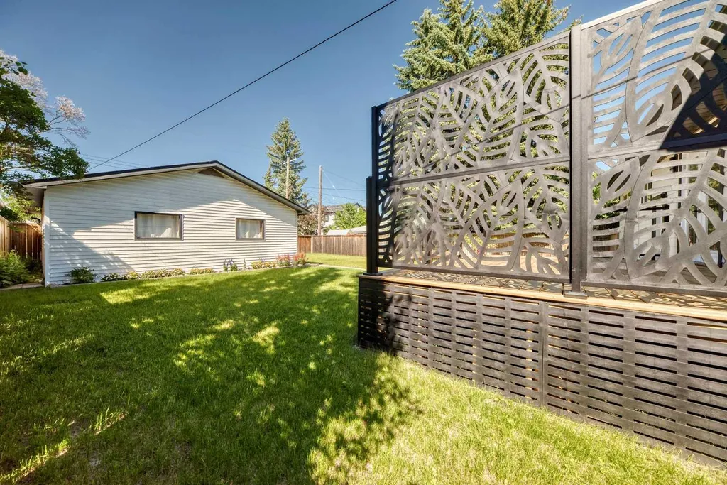 4932 8 Avenue SW Calgary AB T3C 0H3