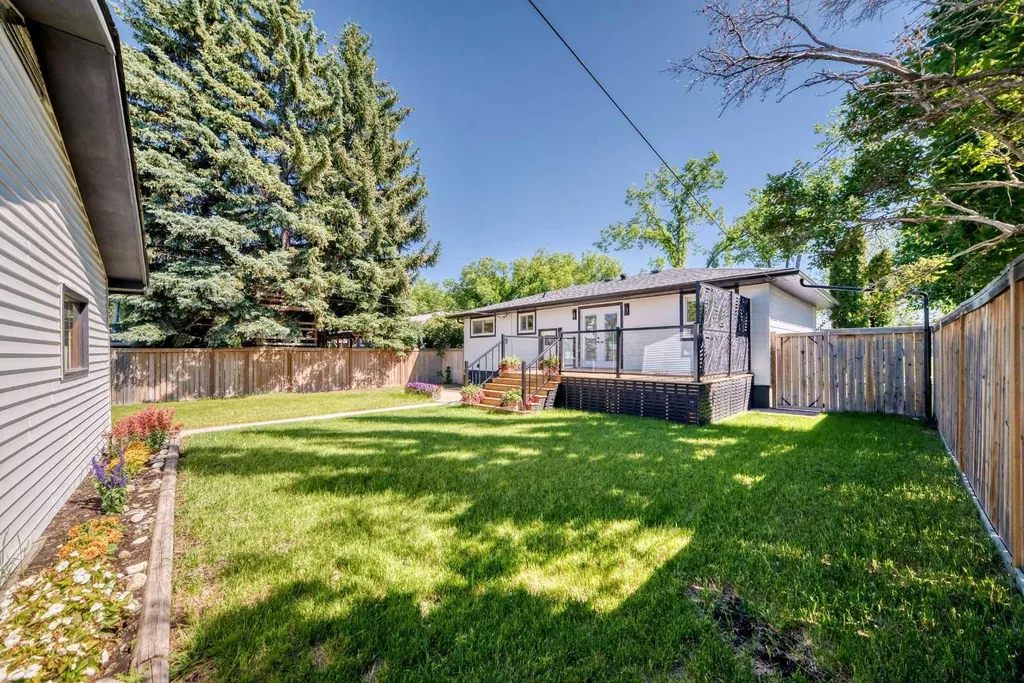 4932 8 Avenue SW Calgary AB T3C 0H3