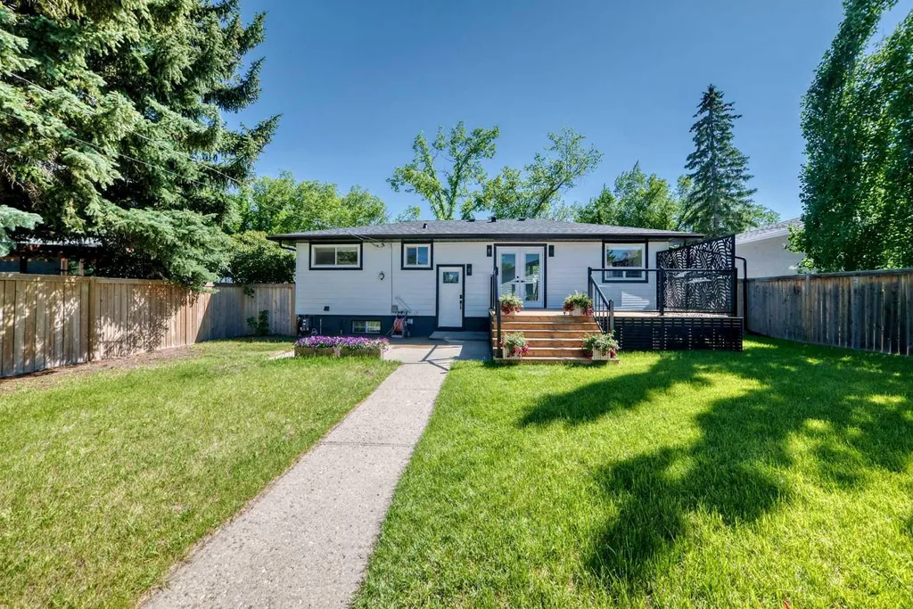 4932 8 Avenue SW Calgary AB T3C 0H3