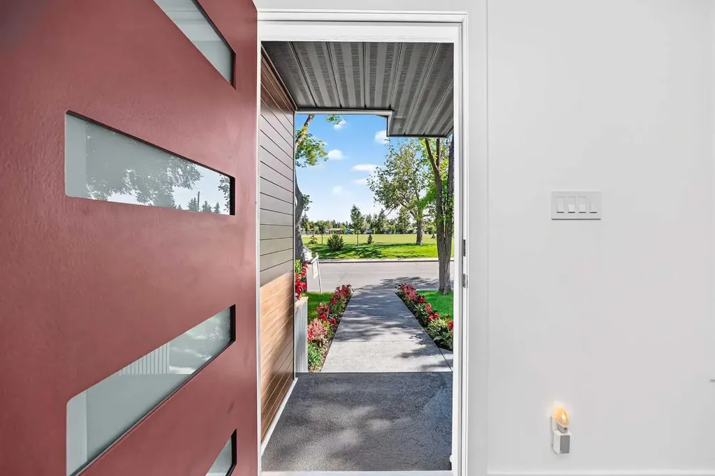 4932 8 Avenue SW Calgary AB T3C 0H3