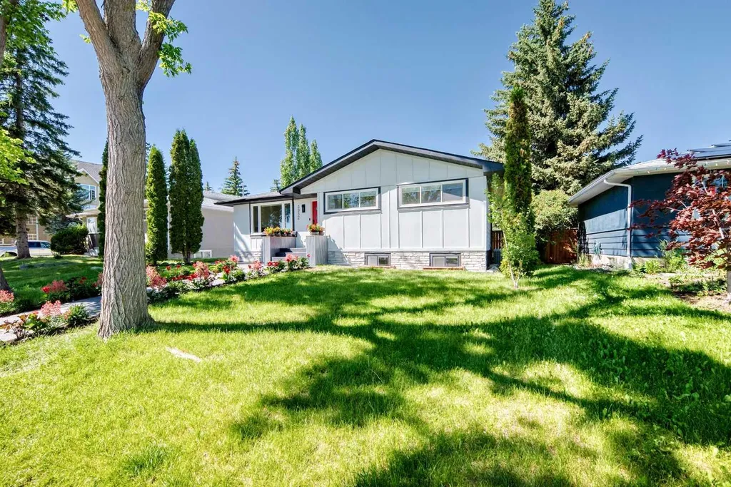 4932 8 Avenue SW Calgary AB T3C 0H3