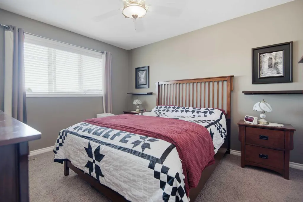56 Heron Court Penhold AB T4G 0G5
