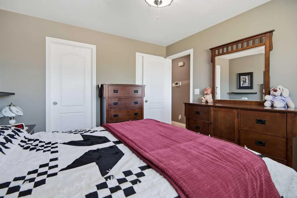 56 Heron Court Penhold AB T4G 0G5