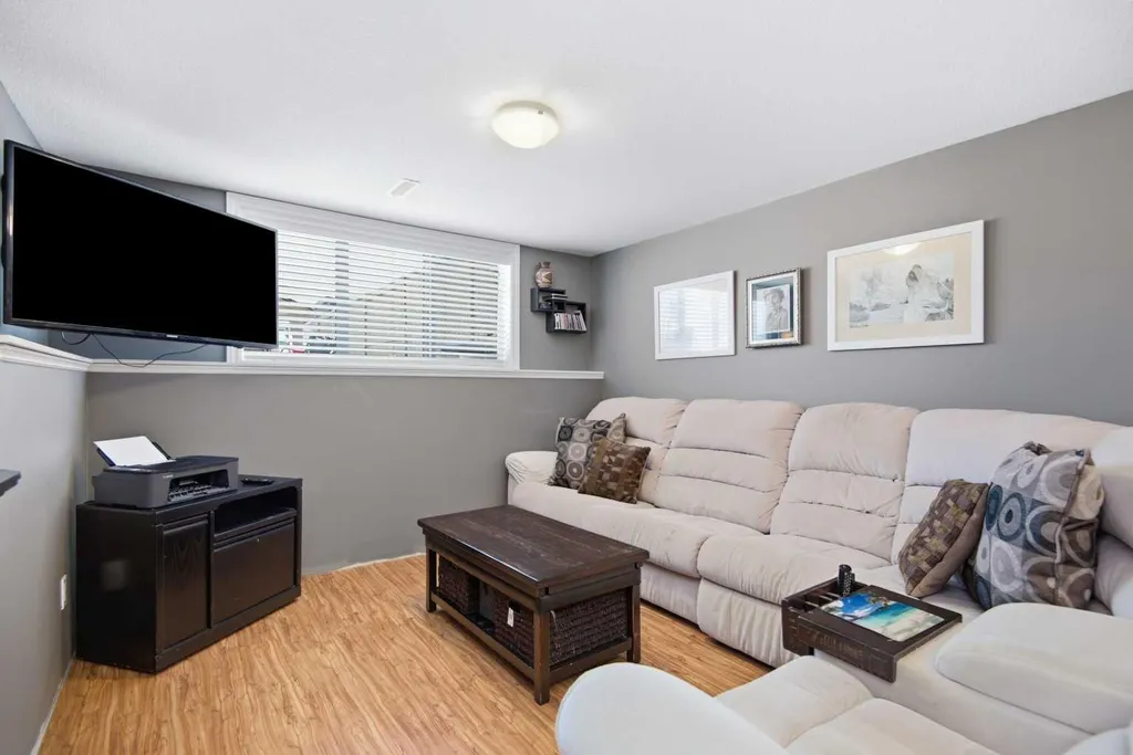 56 Heron Court Penhold AB T4G 0G5