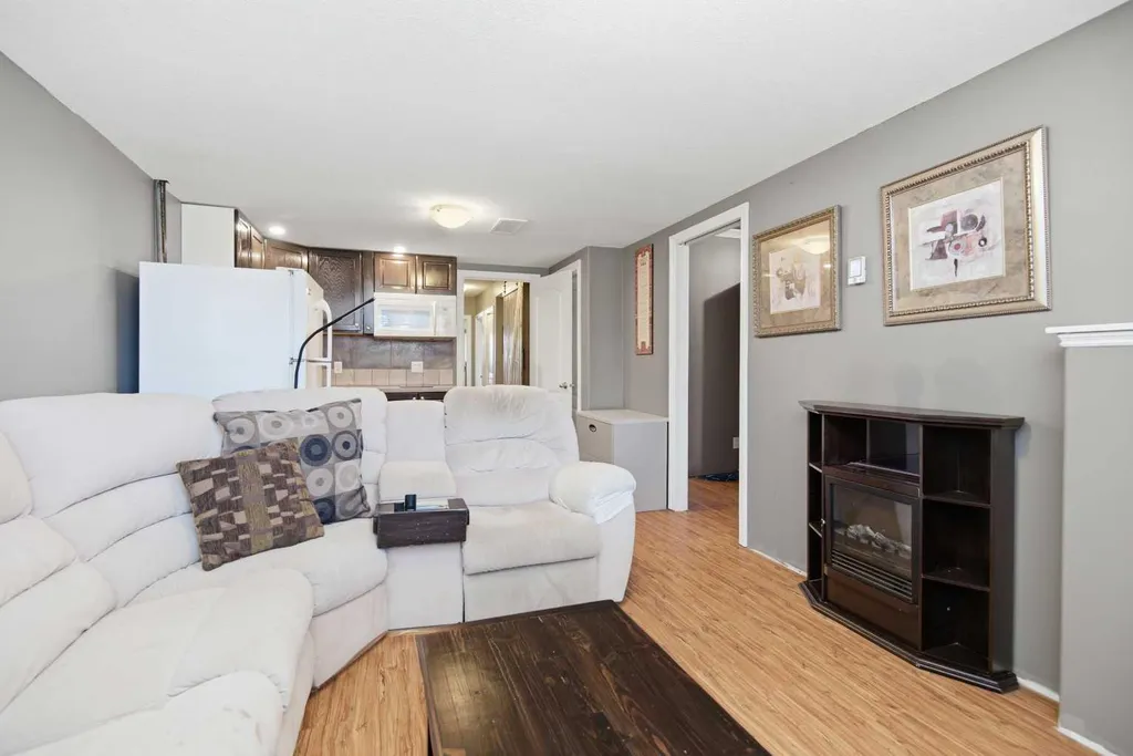 56 Heron Court Penhold AB T4G 0G5