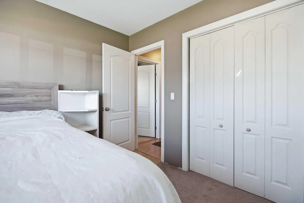 56 Heron Court Penhold AB T4G 0G5