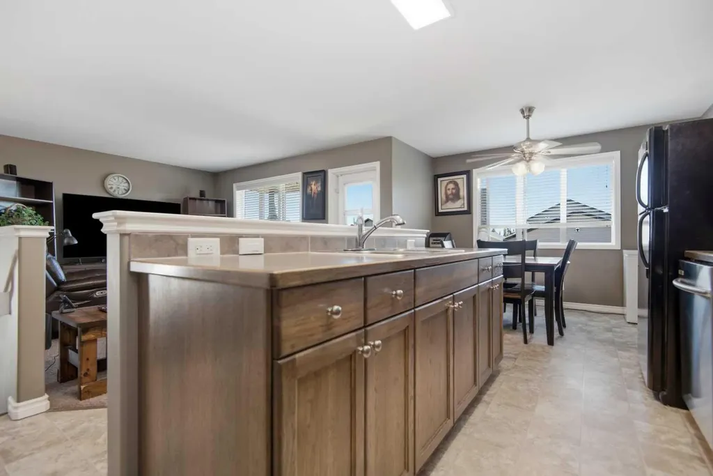 56 Heron Court Penhold AB T4G 0G5