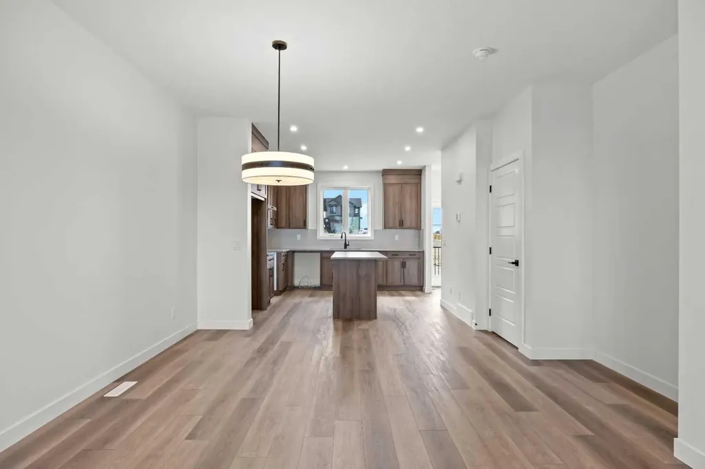 15445 45 Street SW Calgary AB T2Y 1E2