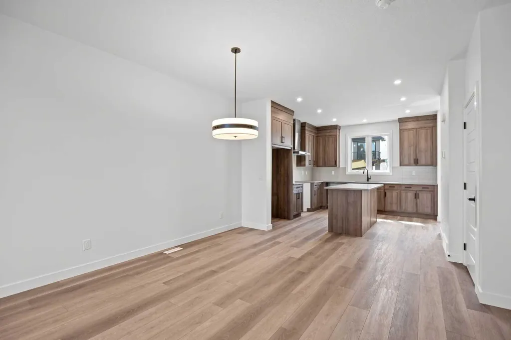 15445 45 Street SW Calgary AB T2Y 1E2