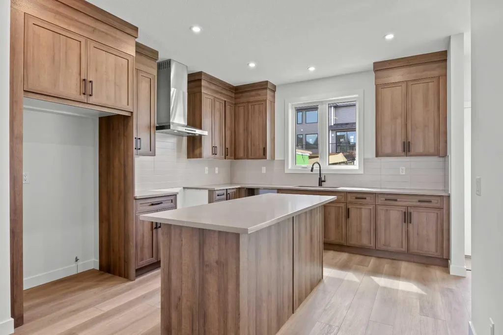 15445 45 Street SW Calgary AB T2Y 1E2