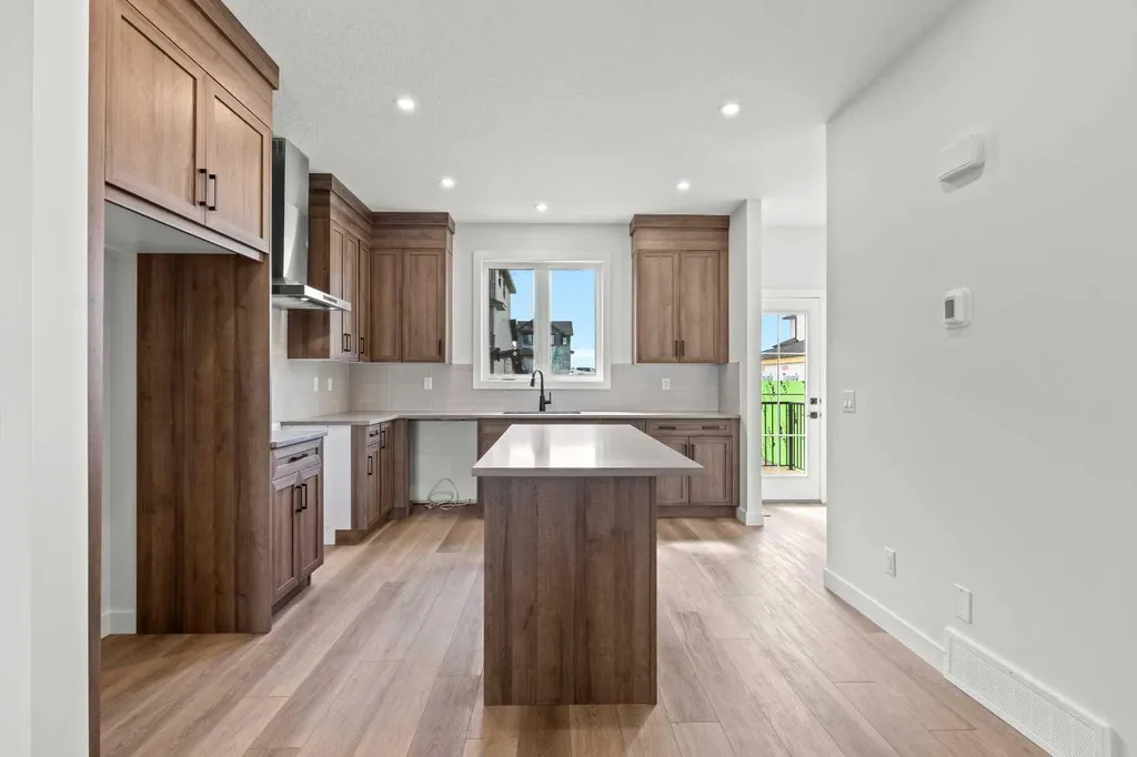15445 45 Street SW Calgary AB T2Y 1E2
