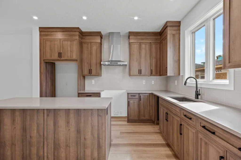 15445 45 Street SW Calgary AB T2Y 1E2