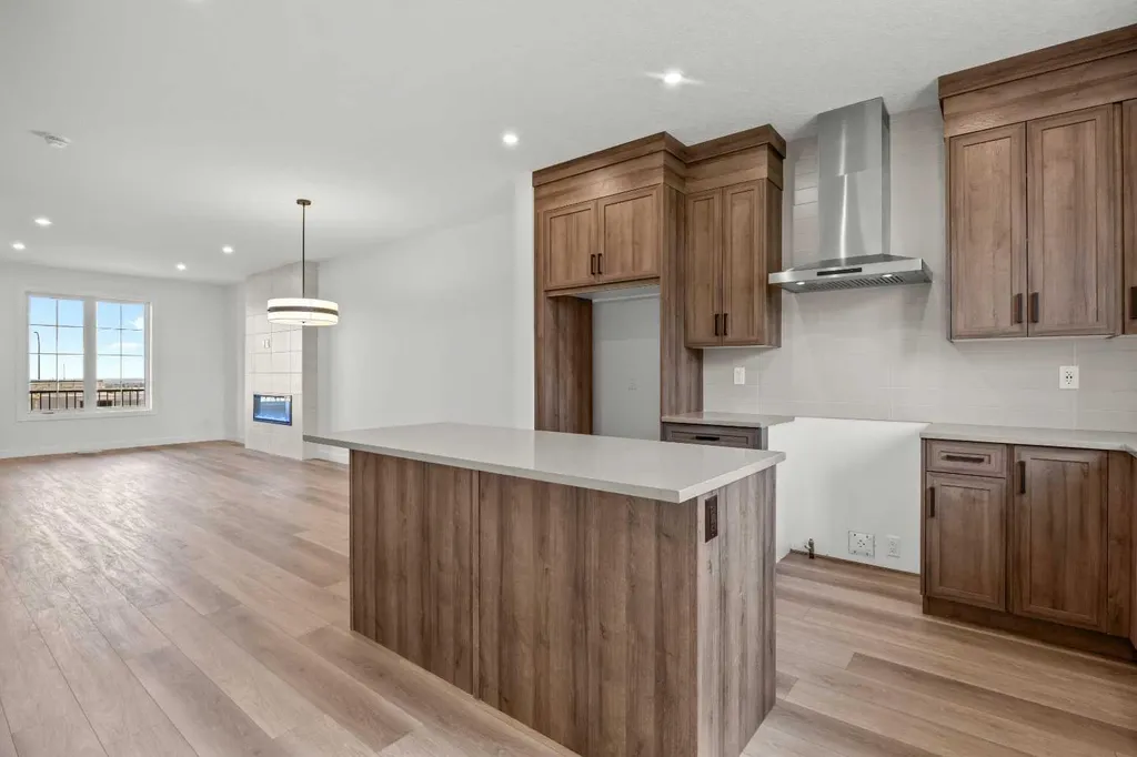 15445 45 Street SW Calgary AB T2Y 1E2