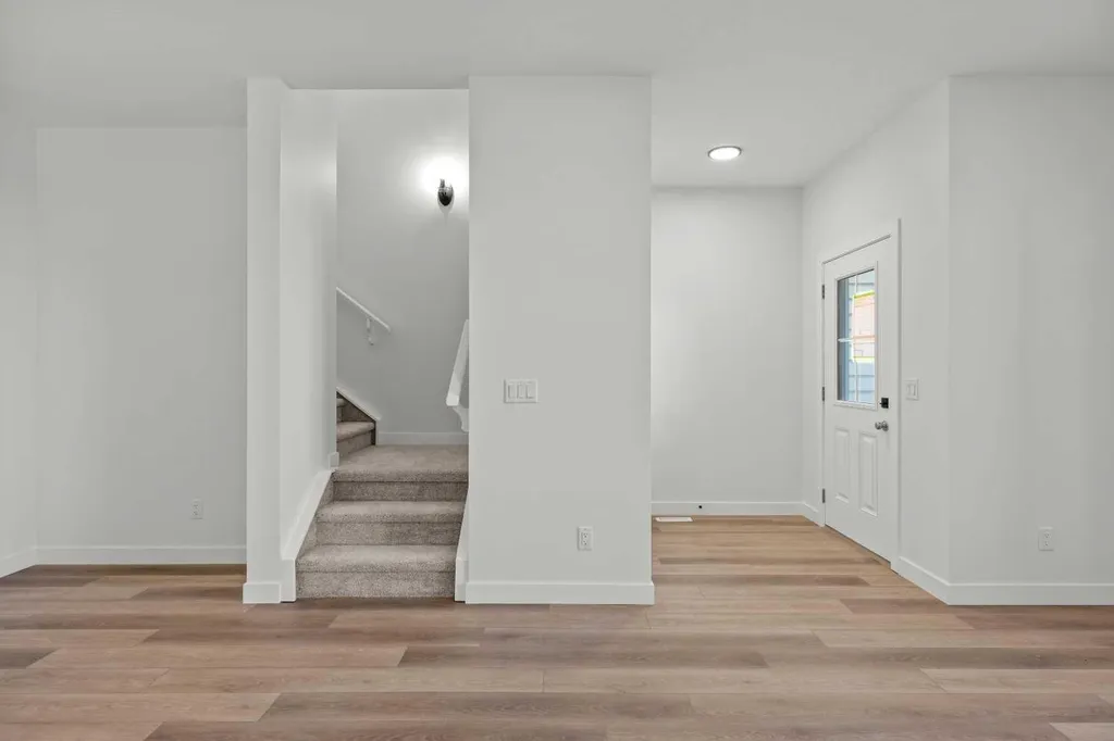 15445 45 Street SW Calgary AB T2Y 1E2