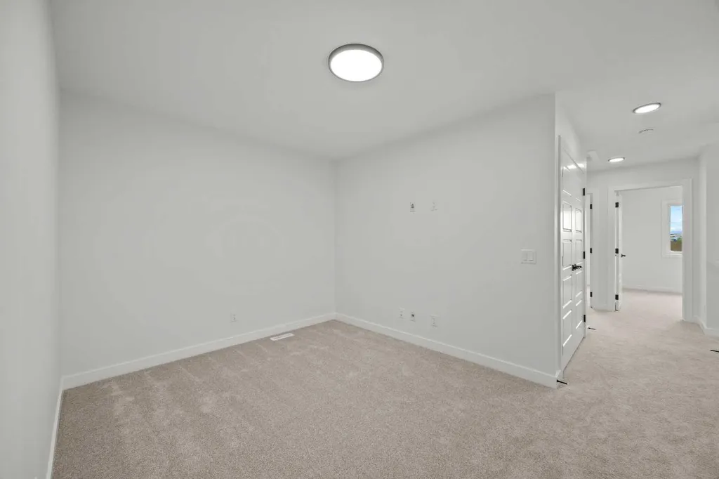 15445 45 Street SW Calgary AB T2Y 1E2