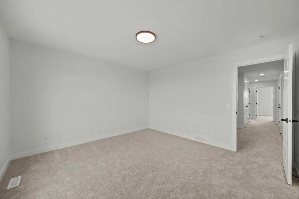 15445 45 Street SW Calgary AB T2Y 1E2