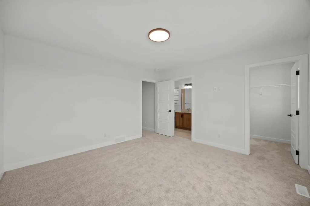15445 45 Street SW Calgary AB T2Y 1E2