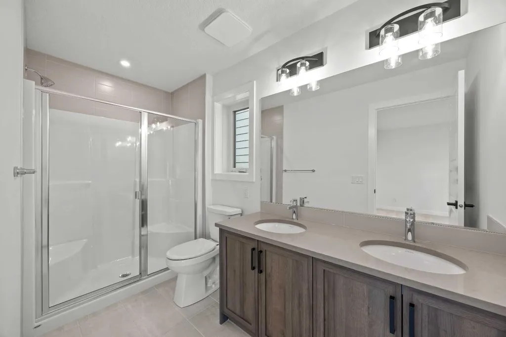 15445 45 Street SW Calgary AB T2Y 1E2