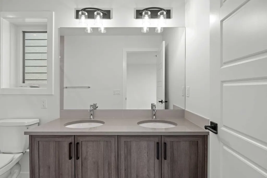 15445 45 Street SW Calgary AB T2Y 1E2