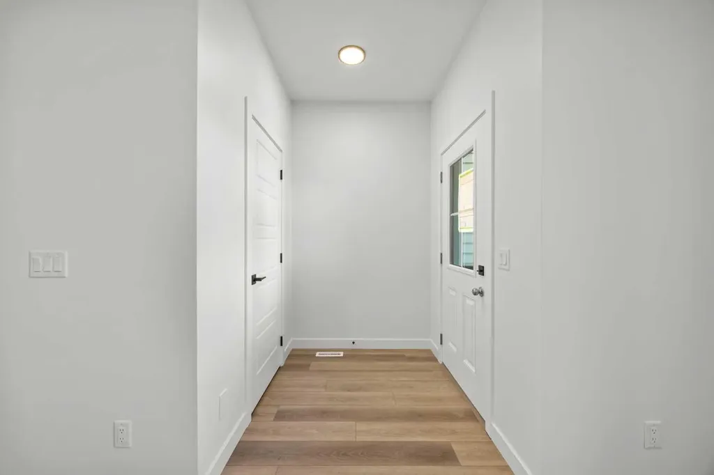 15445 45 Street SW Calgary AB T2Y 1E2
