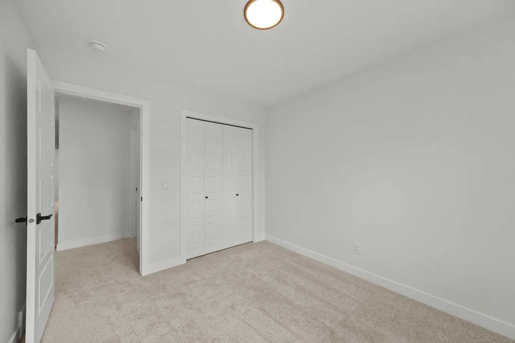 15445 45 Street SW Calgary AB T2Y 1E2