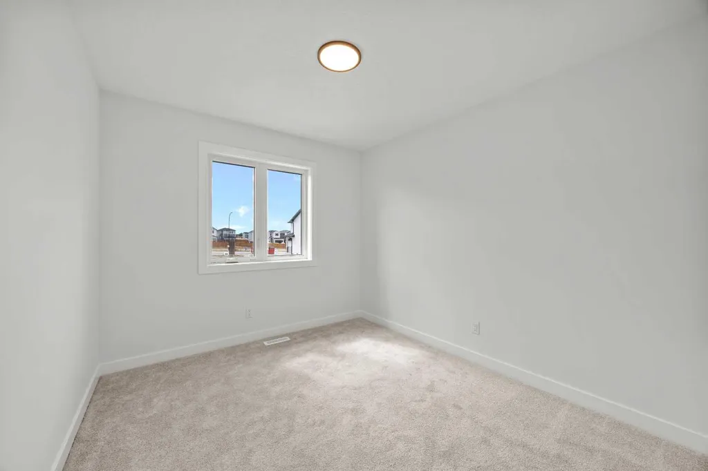 15445 45 Street SW Calgary AB T2Y 1E2
