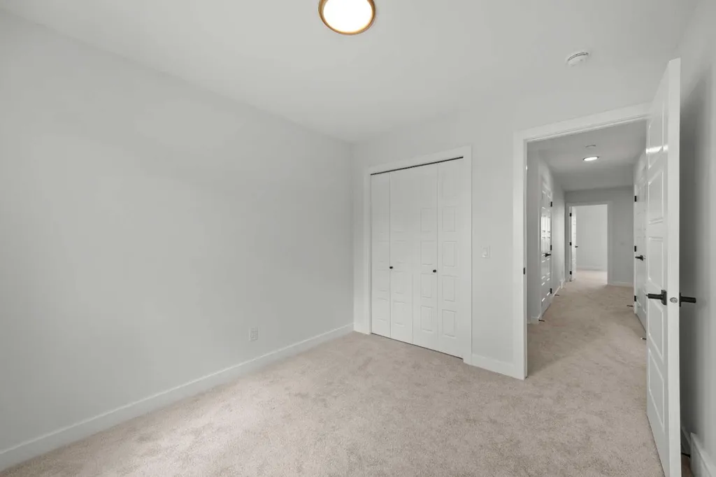 15445 45 Street SW Calgary AB T2Y 1E2