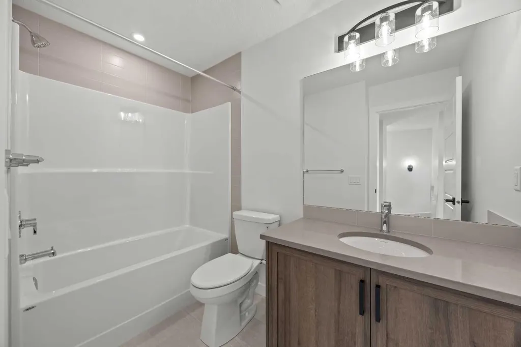 15445 45 Street SW Calgary AB T2Y 1E2