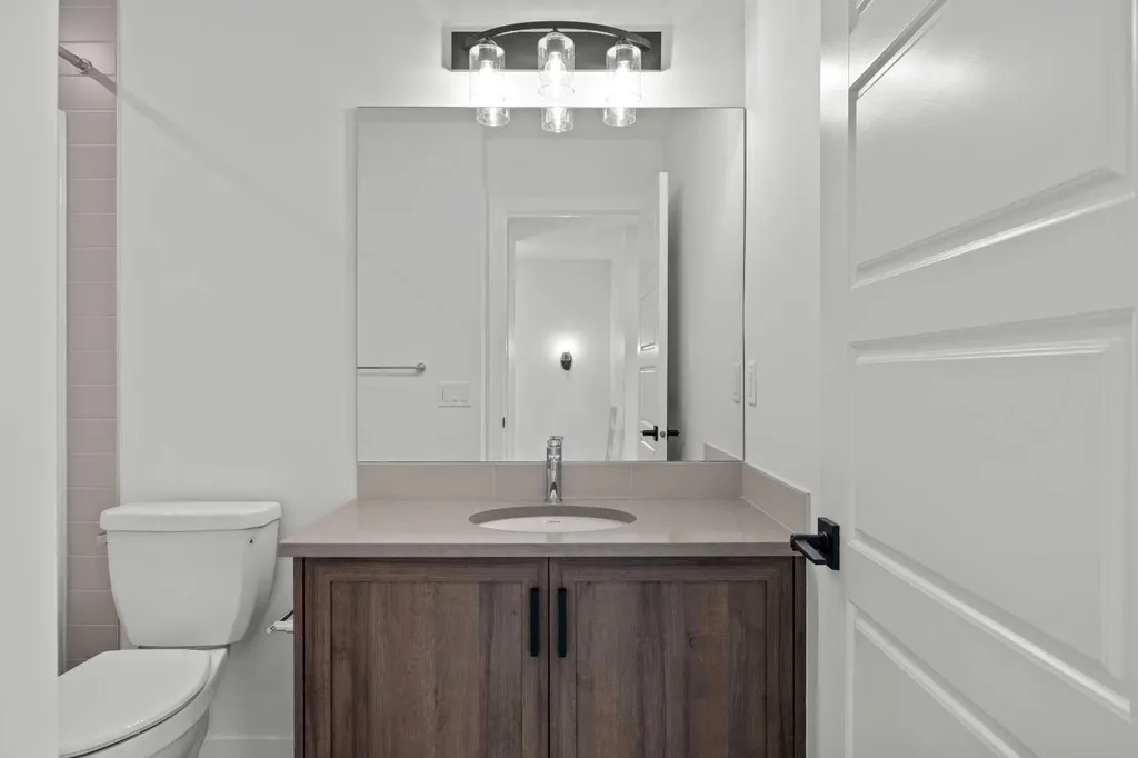 15445 45 Street SW Calgary AB T2Y 1E2