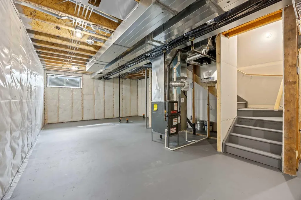 15445 45 Street SW Calgary AB T2Y 1E2