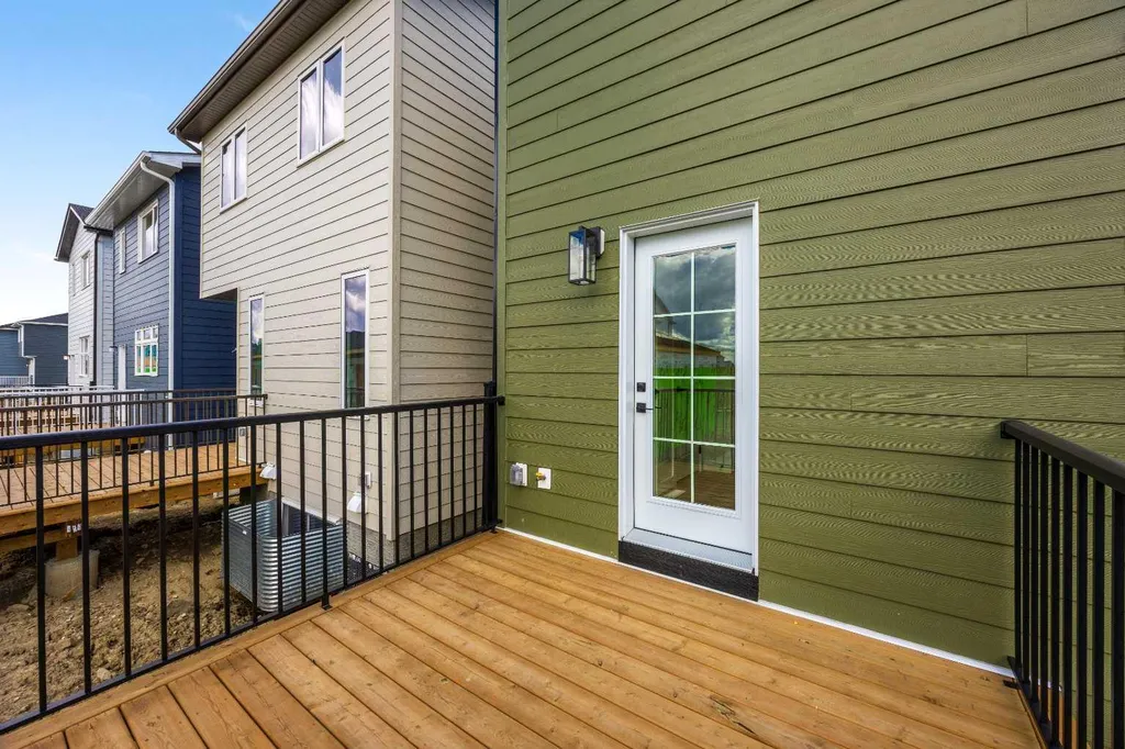 15445 45 Street SW Calgary AB T2Y 1E2