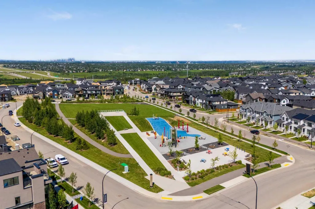 15445 45 Street SW Calgary AB T2Y 1E2
