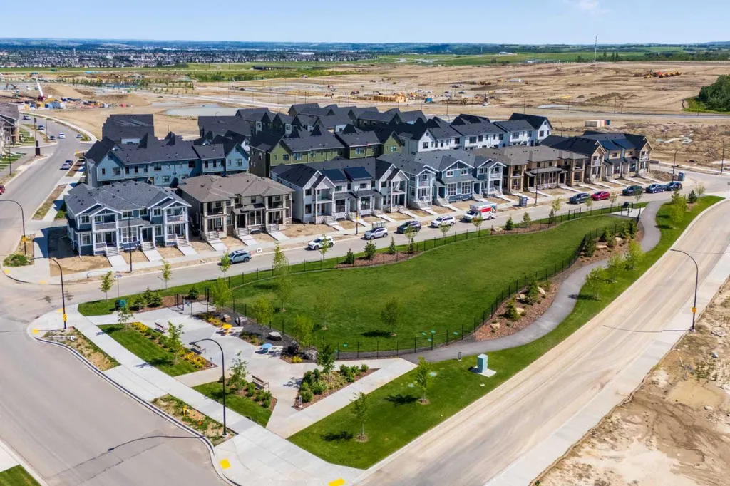 15445 45 Street SW Calgary AB T2Y 1E2