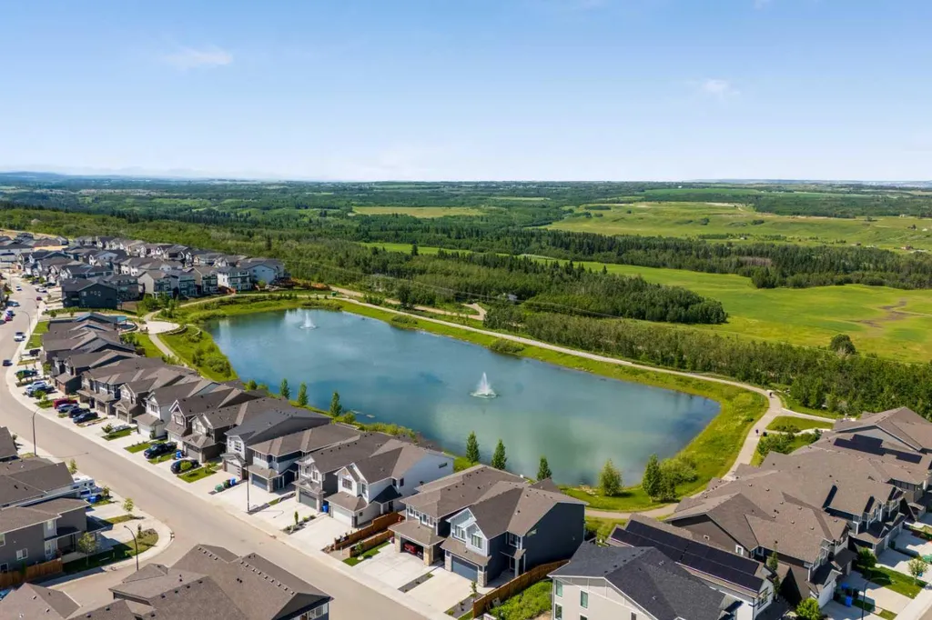 15445 45 Street SW Calgary AB T2Y 1E2