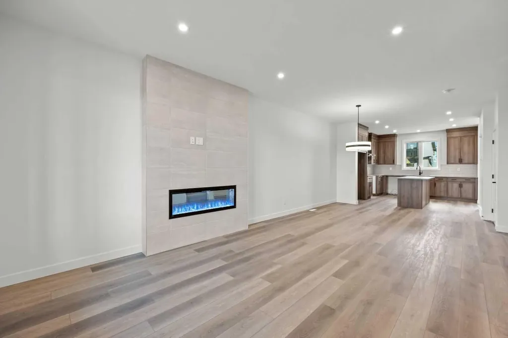 15445 45 Street SW Calgary AB T2Y 1E2
